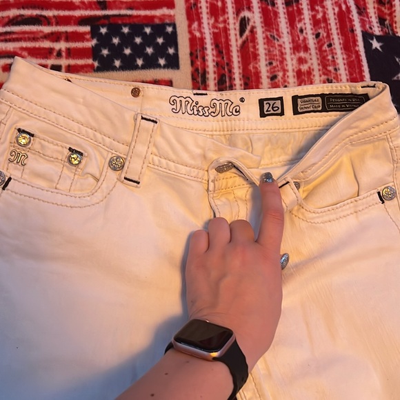 Miss Me White Signature Skinny Crop Jean Size 26 - Picture 2 of 5
